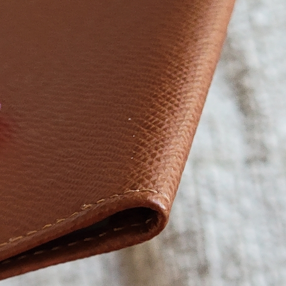 LV Louis Vuitton Taiga Leather ID Holder - Picture 8 of 11